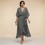 Monica – nesenstanti elegancija ir V formos iškirptė